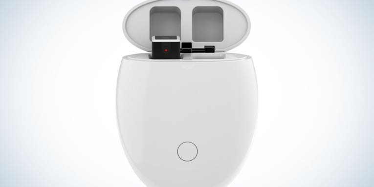 The OPKIX One lets you take videos without having to stare at your phone The OPKIX One lets you take videos without having to stare at your phone