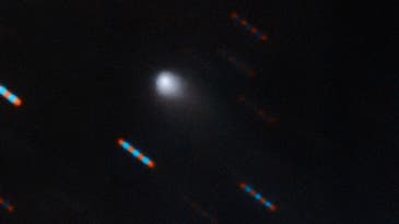 Scientists are scrambling to take more photos of this seemingly alien comet
