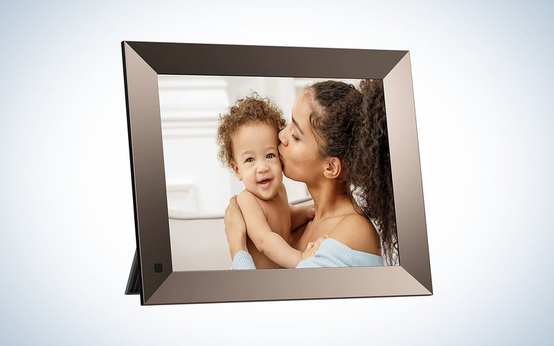 Dragon Touch digital picture frame