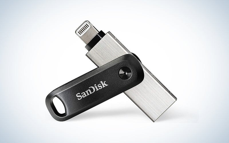 black and silver sandisk flash drive