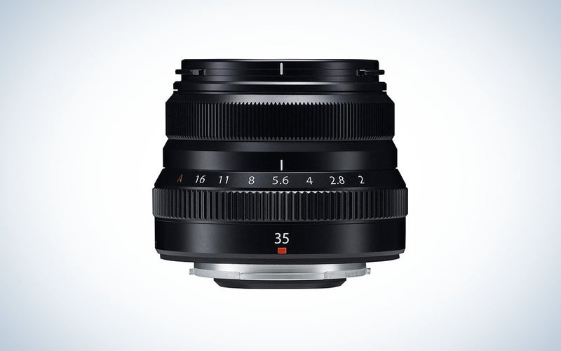 Fujifilm XF 35mm F/2 WR 镜头是最便宜的富士人像镜头，价格低于 400 美元。