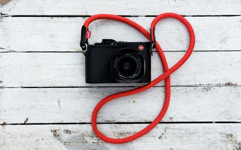 Stroppa Flat hand-made rope camera strap is the best gift for photographers.