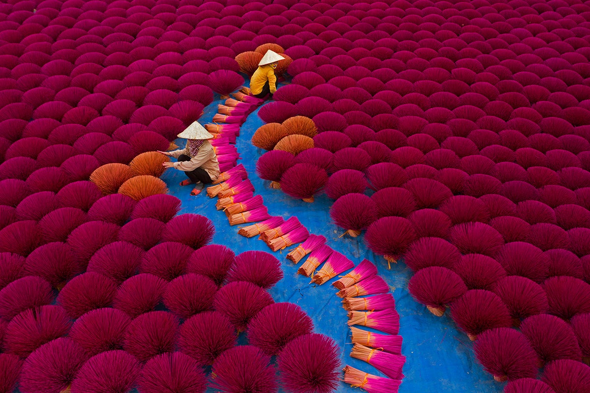 1st Place: Travel - Azim Khan Ronnie, Bangladesh Incense workers.