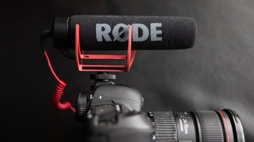 Rode Videomic Go attached to camera
