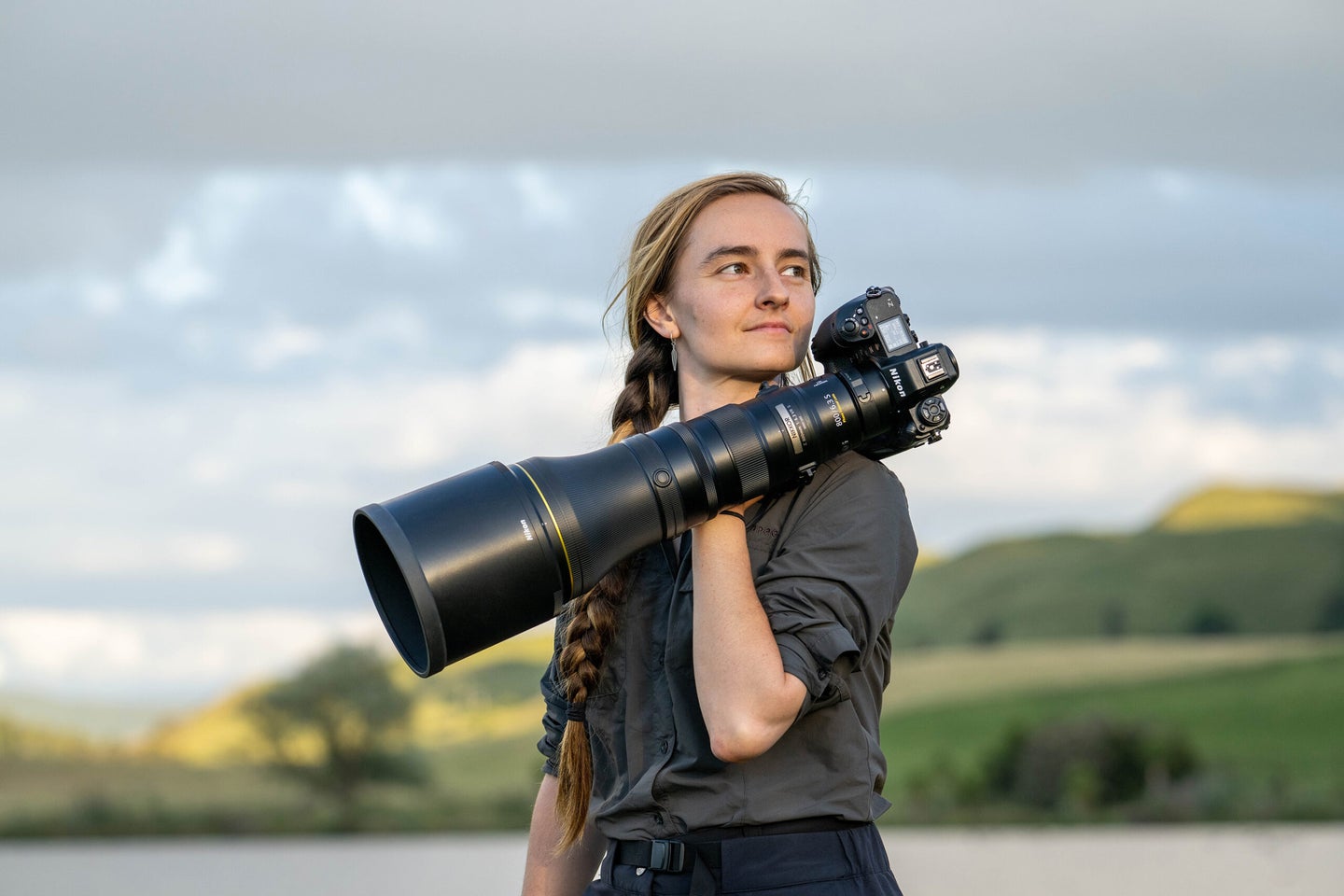 The new Nikon Z 800mm f/6.3 VR S in the hands of a female photographer.