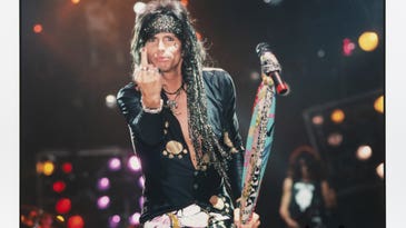 45 portraits of iconic rockstars ‘flipping the bird’ now up for auction