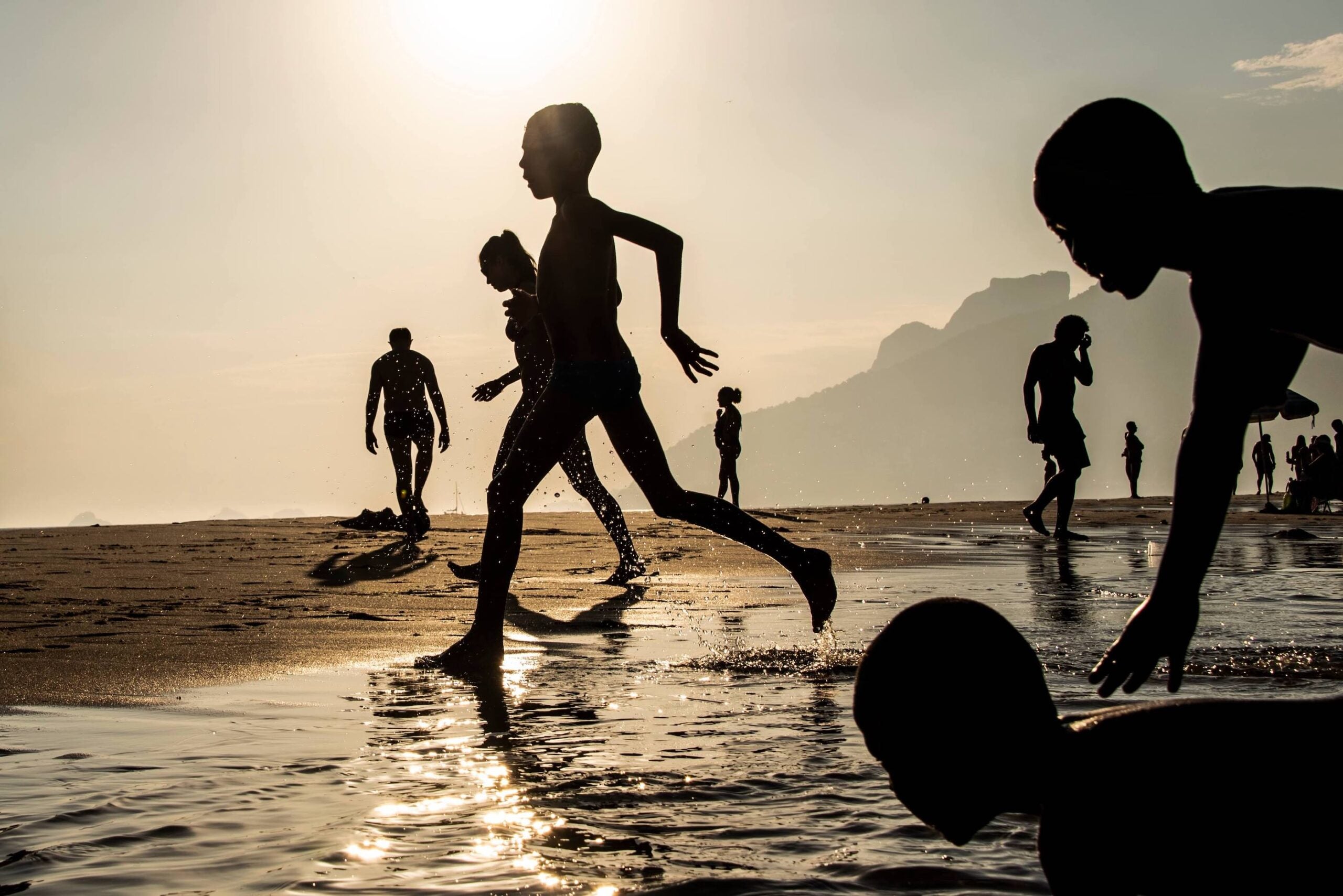 Sandra Cattaneo Adorno’s street silhouettes capture the spirit of Rio