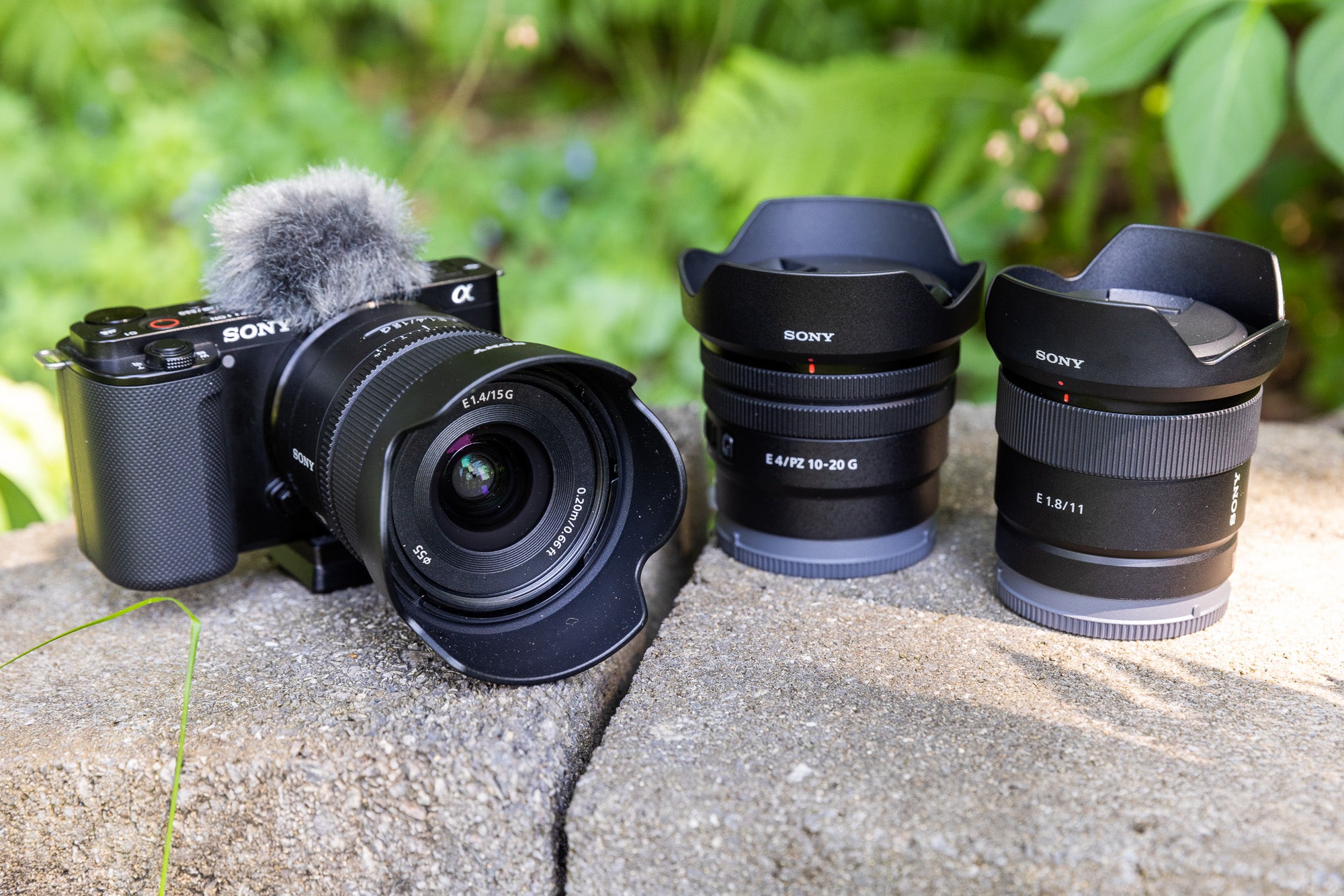beoefenaar geleidelijk Een zin Hands on: Sony's new super-compact, APS-C wide-angle lenses | Popular  Photography