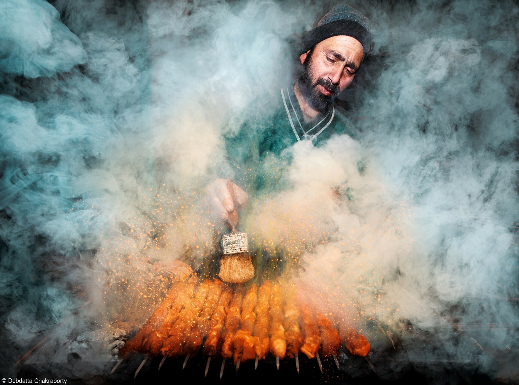 A street vendor cook kebabs. 