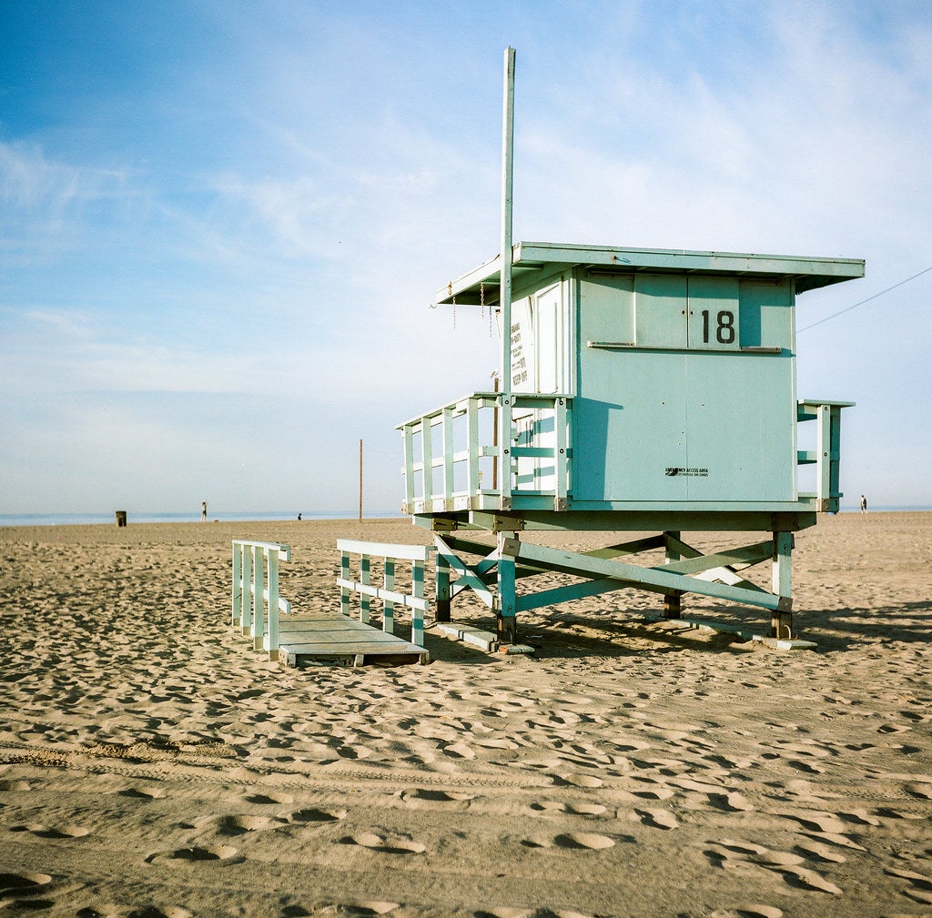 santa monica beach lifeguard post