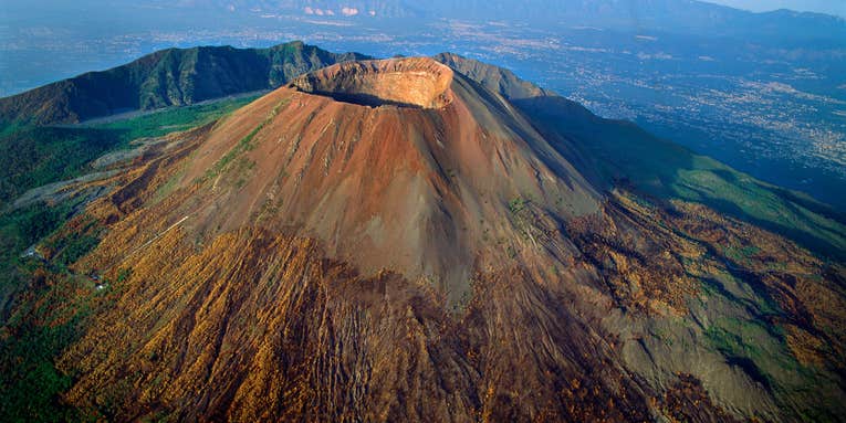 Selfie-snapping photographer falls into Mount Vesuvius