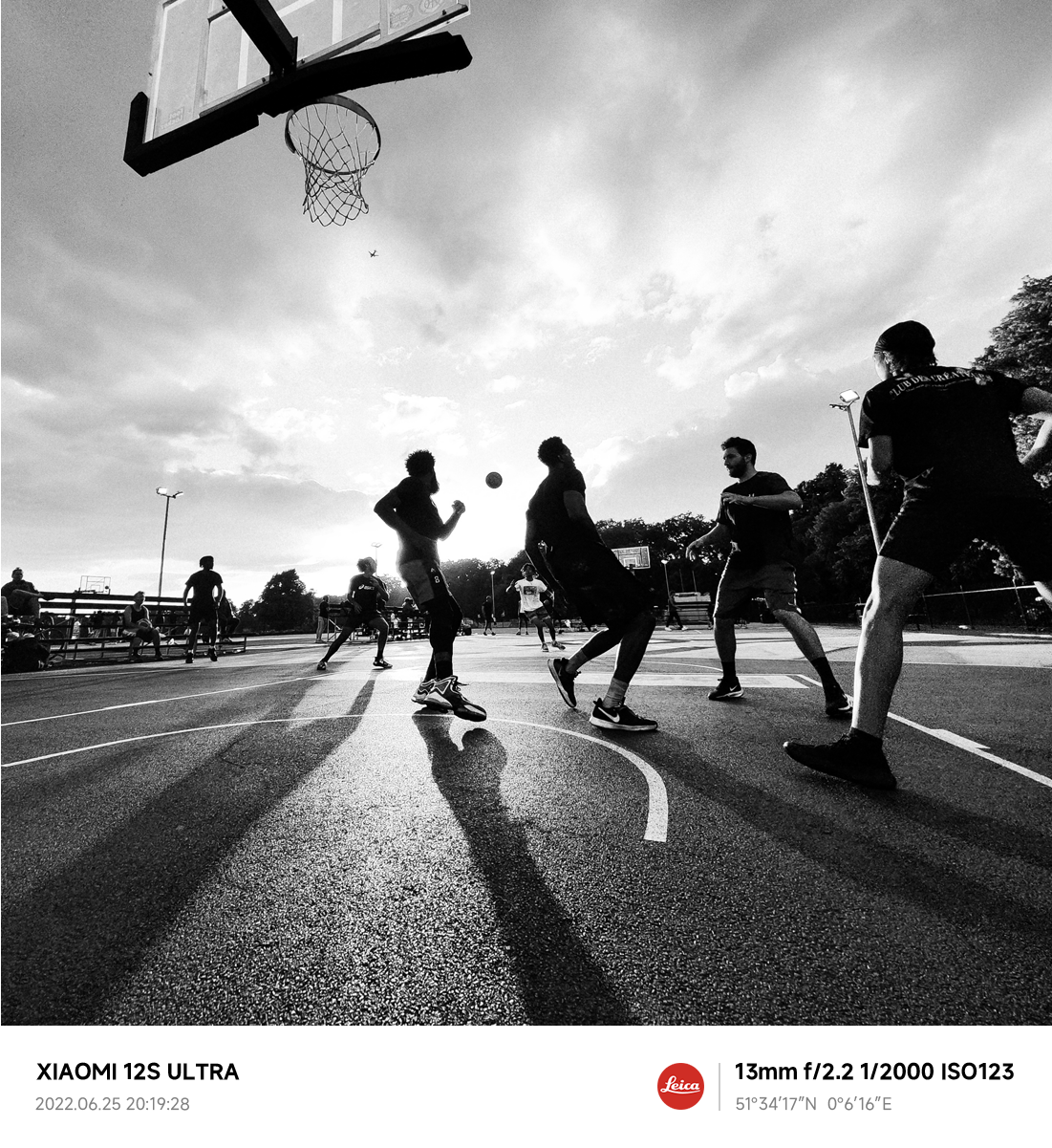 Xiaomi Leica Beispielbild Kinder, die Basketball spielen