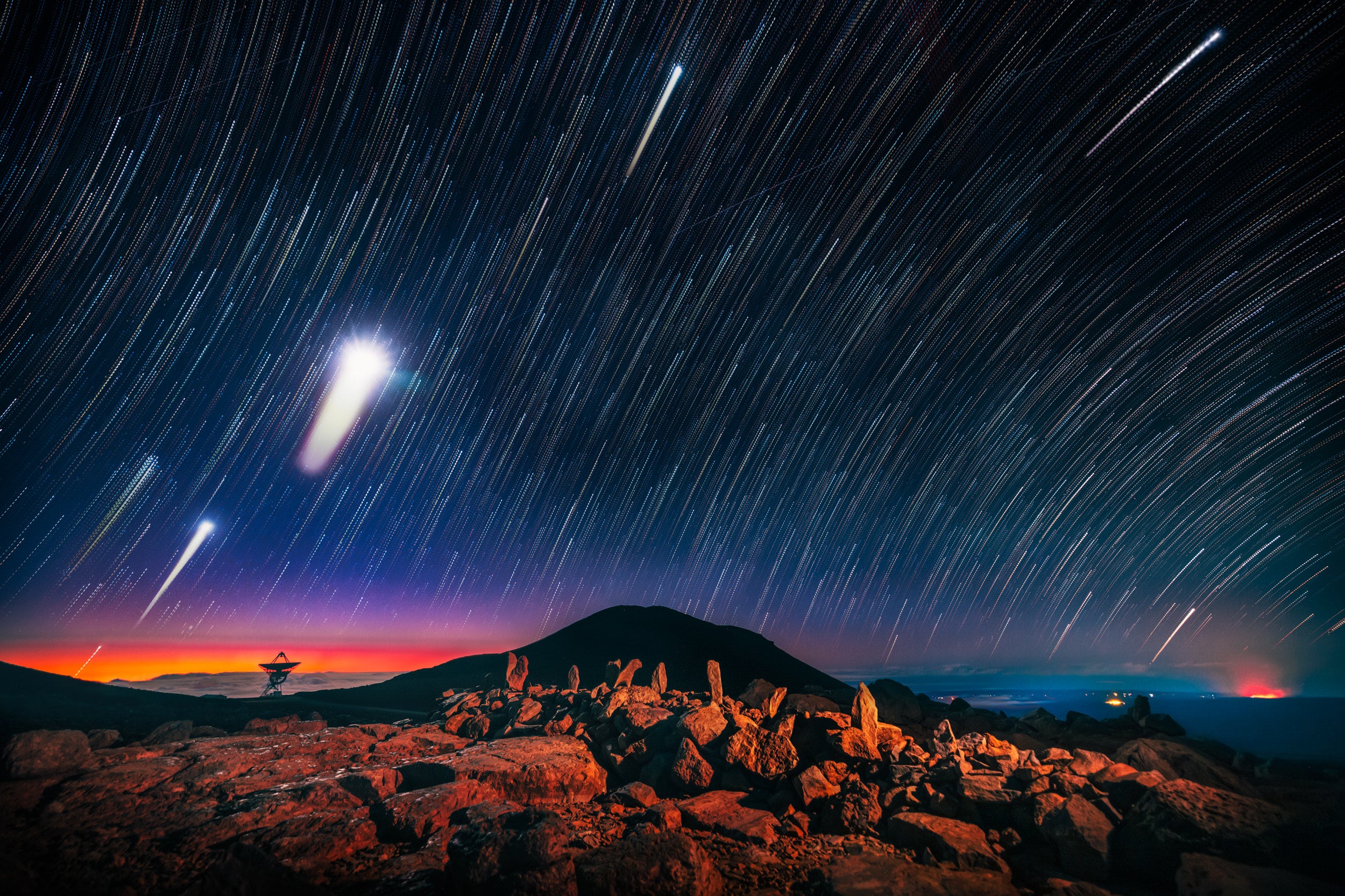 Uncommon planetary alignment shot over Hawaii volcano