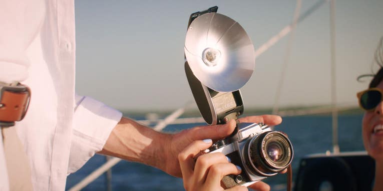 The new Godox Lux Senior looks like an ‘old-timey’ news photographer’s flash The new Godox Lux Senior looks like an ‘old-timey’ news photographer’s flash
