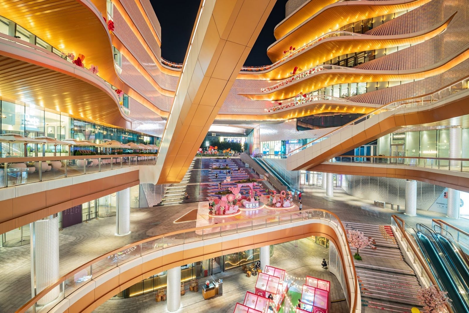 Interior sample image of a mall, shot with the new Meike 10mm f/2