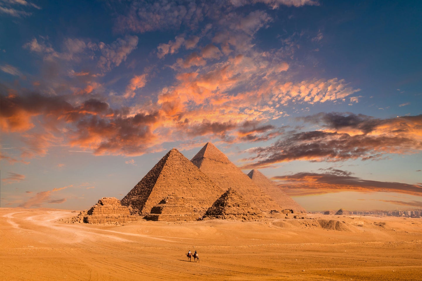 pyramids of giza