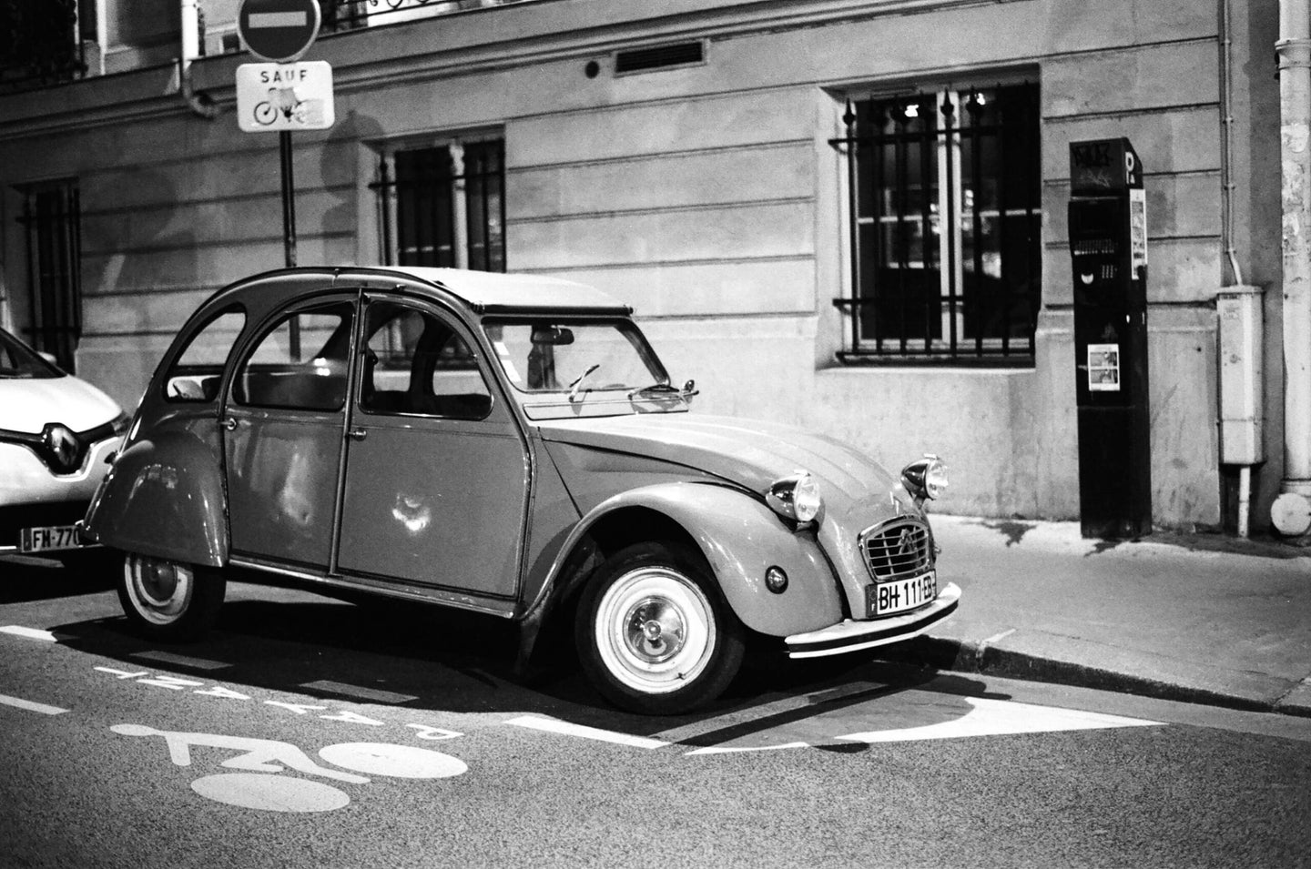 vintage car in paris