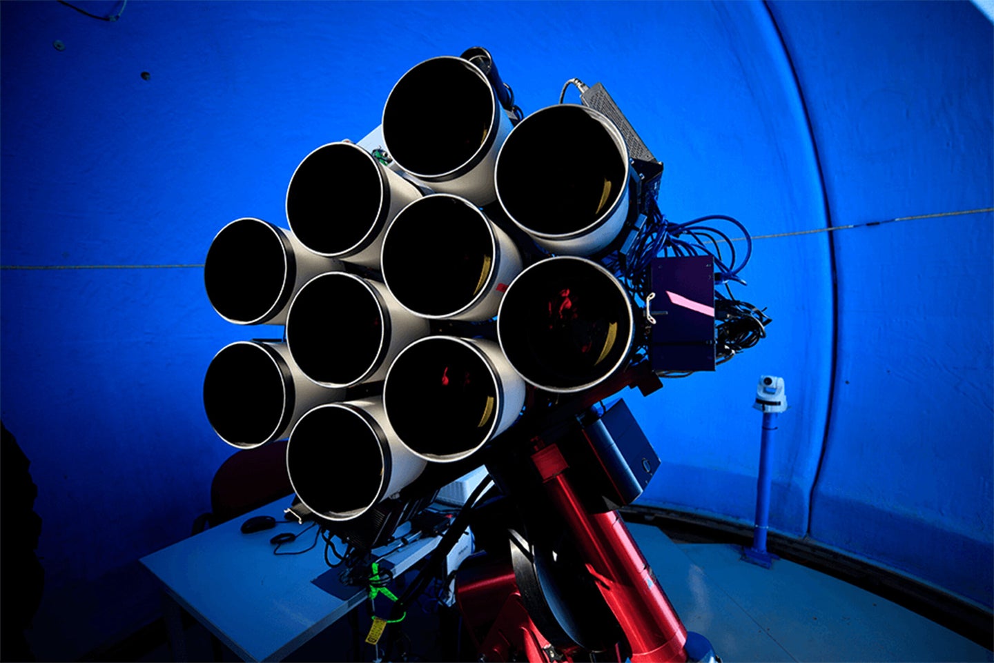 The Huntsman Telescope comprises 10 Canon EF 400mm f/2.8 L IS II super-telephoto lenses