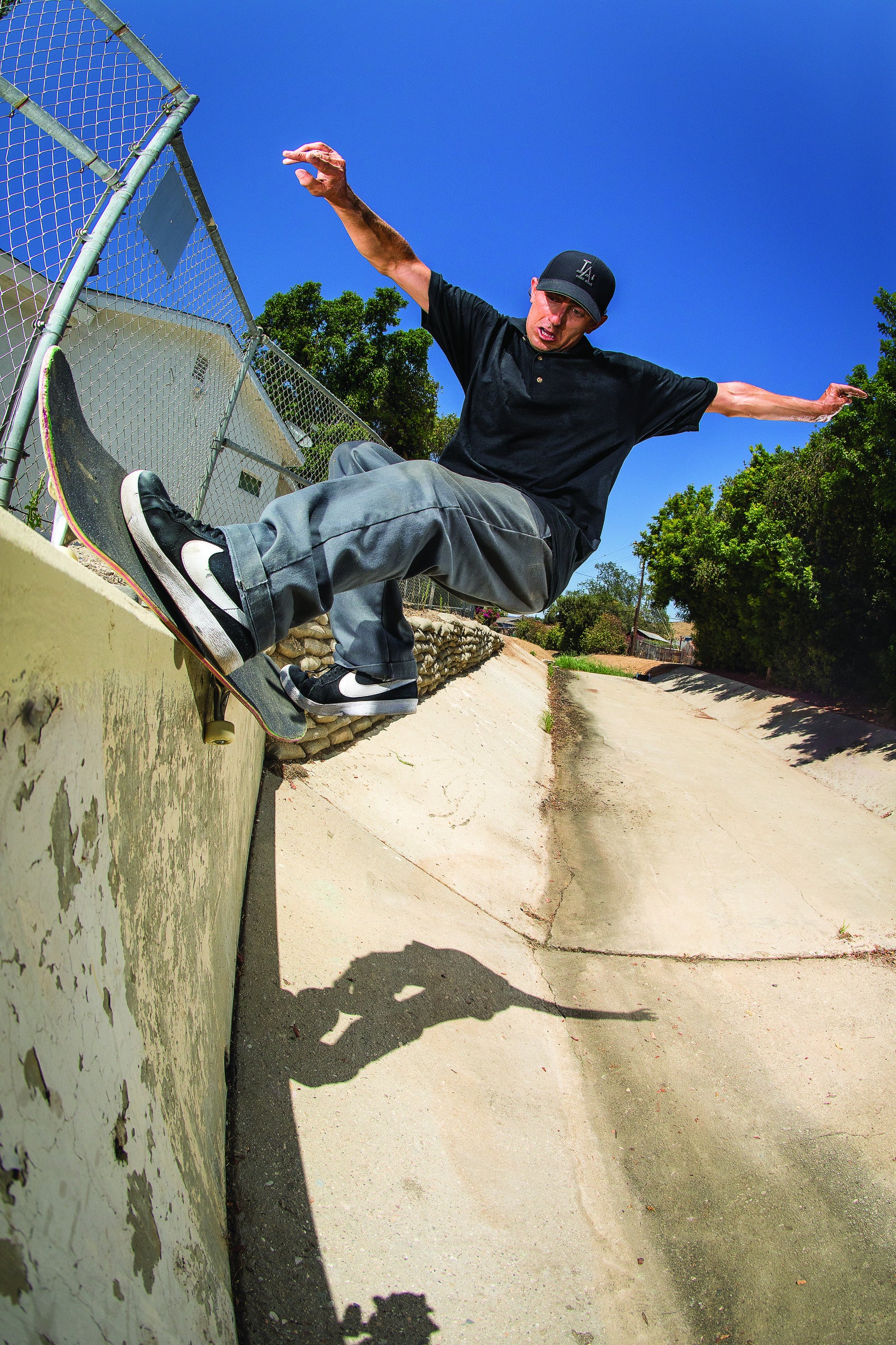 Guy Marianp frontside feebles a ledge.