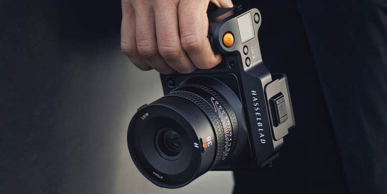 Hasselblad’s X2D 100C offers a 100-megapixel sensor with built-in stabilization Hasselblad’s X2D 100C offers a 100-megapixel sensor with built-in stabilization