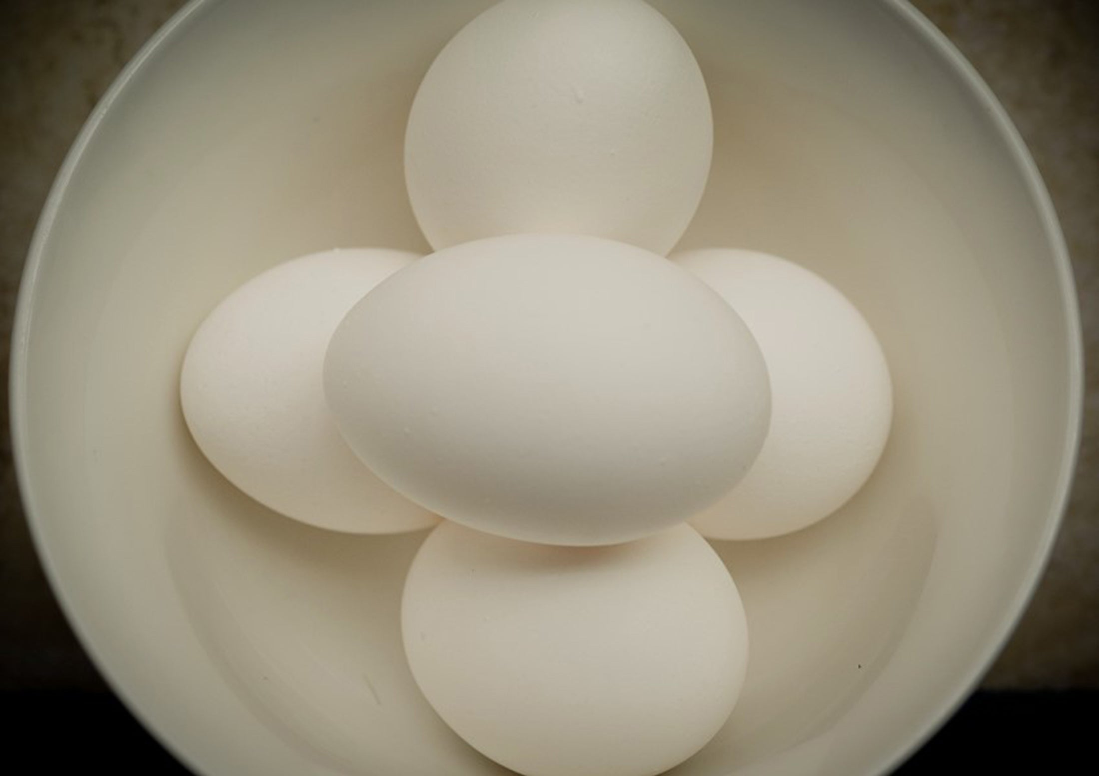 Uma pilha de ovos de cima