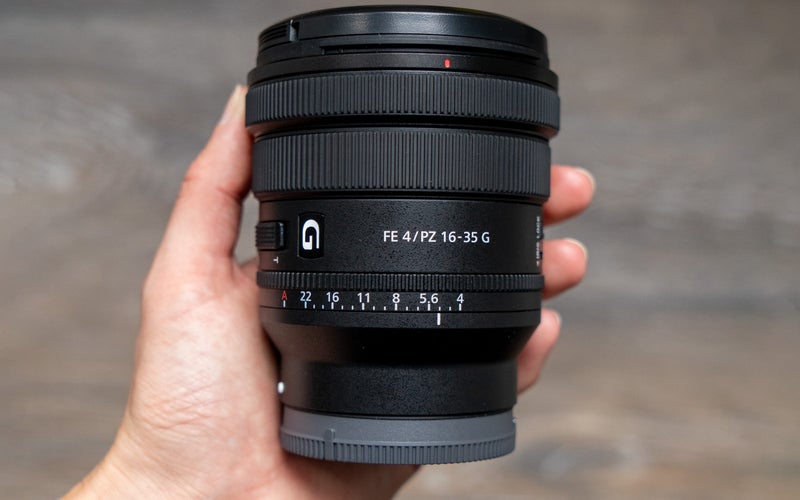 The Sony FE PZ 16-35mm f/4 G lens is seriously small and lightweight.