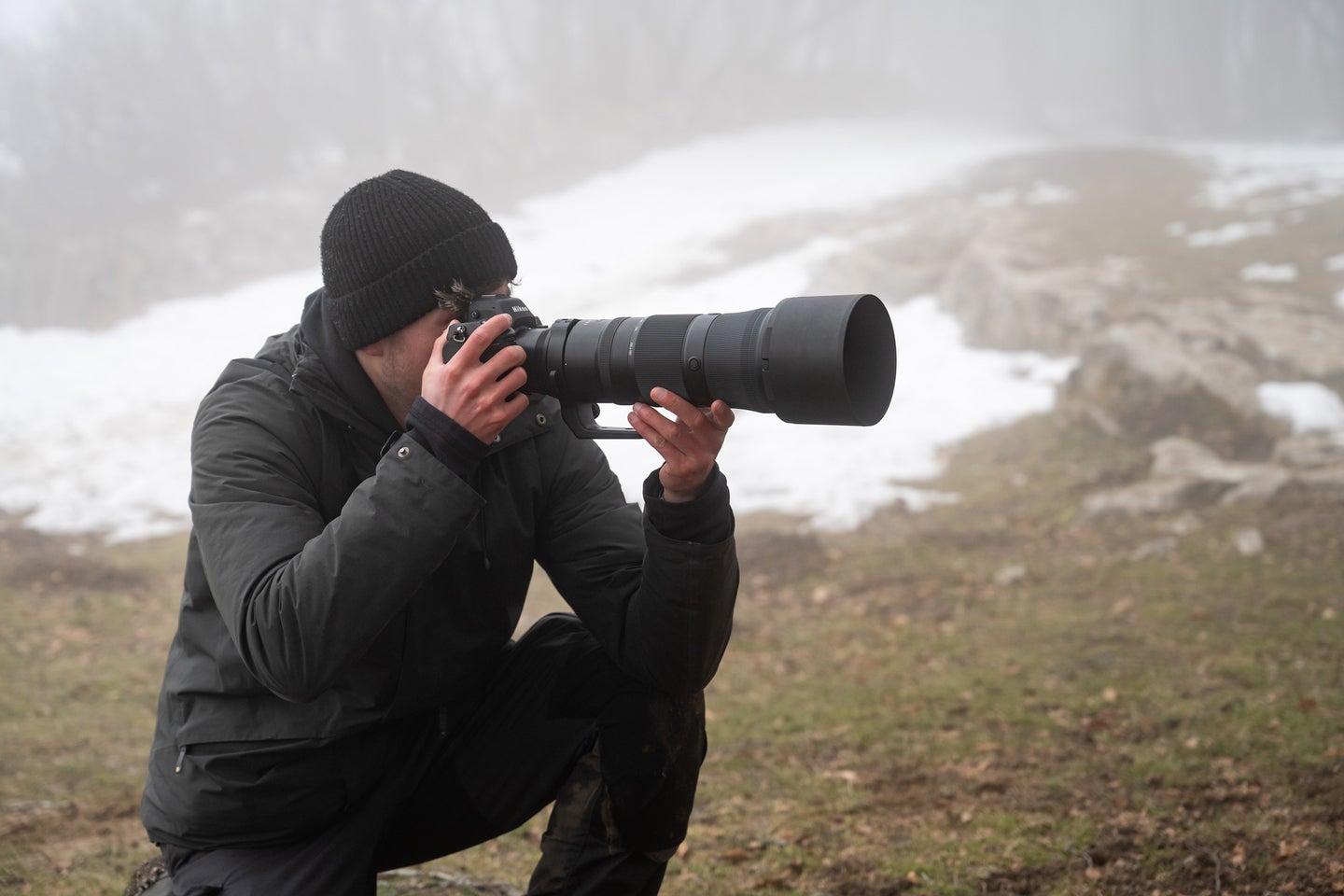 A man shoots with a Nikon NIKKOR Z 180-600mm f/5.6-6.3 VR Lens