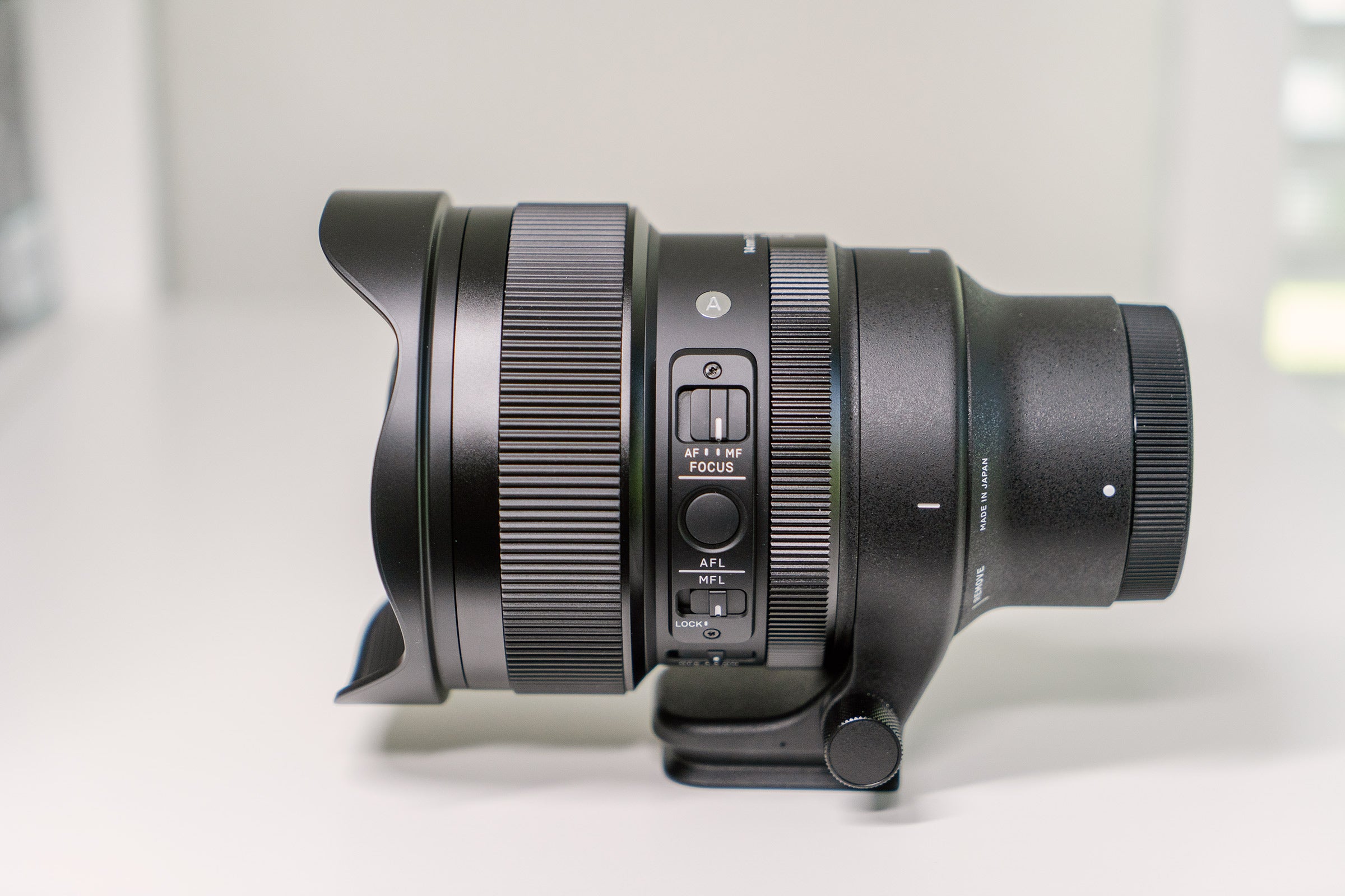 The side of the Sigma 14mm f/1.4 DG DN Art lens
